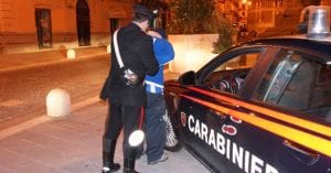 Casertace CASTEL VOLTURNO. Irregolare sorpreso a vendere cocaina sulla Domiziana. Arrestato