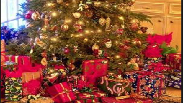 Regali Sotto L Albero Di Natale.Razziata La Casa Di Un Imprenditore Rubati Anche I Regali Sotto L Albero Di Natale Casertace
