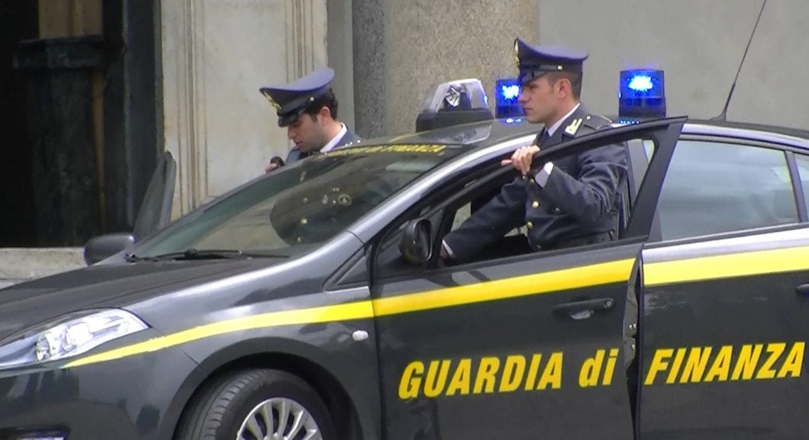 Finanzieri trovano una tonnellata di esplosivo e un fucile nel casolare, in fuga i custodi - CasertaCE