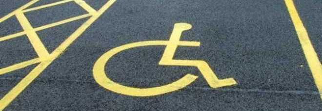 Casertace AVERSA. Parcheggia nel posto disabili con un contrassegno non regolare. Prof multato 2 volte