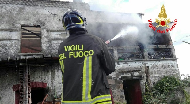 Casertace Masseria distrutta da un incendio. Famiglia salva per miracolo