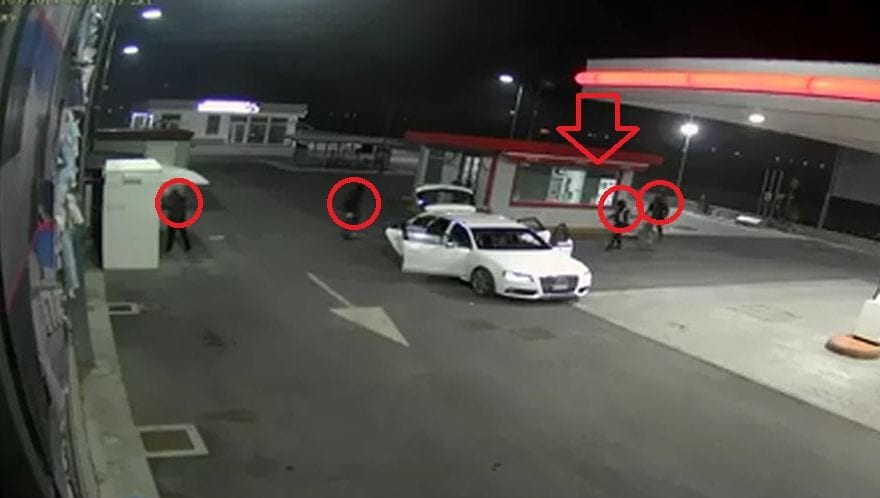 Casertace IL VIDEO. In sei tentano l'assalto al distributore di benzina. Magro bottino per la banda dell'Audi