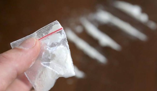 CASERTACE - Oltre 100 grammi di cocaina nell'armadio e sul comodino, la Cassazione riduce la condanna per una donna casertana e il compagno