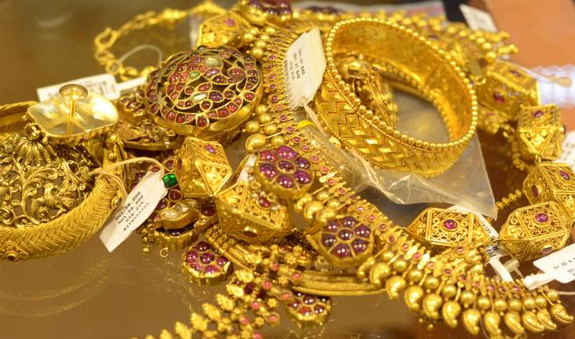 S. MARIA C.V. Accusato di aver acquistato 10 chili d'oro provento di una rapina in una gioielleria. Alla sbarra giovane commerciante