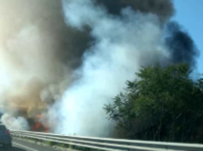 Una nube per il rogo dei rifiuti invade la Variante - CasertaCE