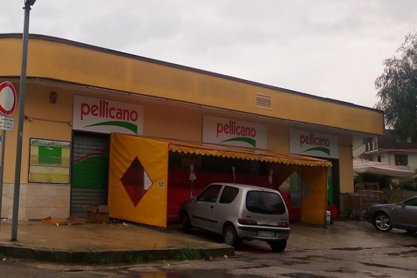 Ladri portano via chili e chili di frutta e verdura dal supermarket Pellicano - CasertaCE