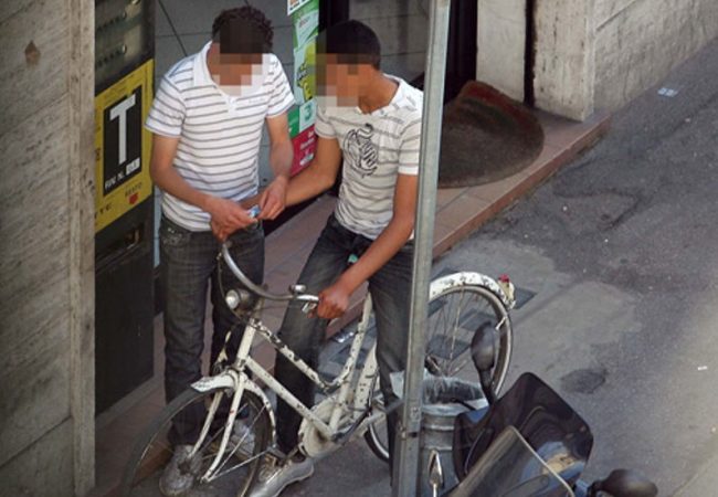 I carabinieri hanno arrestato lo spacciatore in bicicletta - casertace