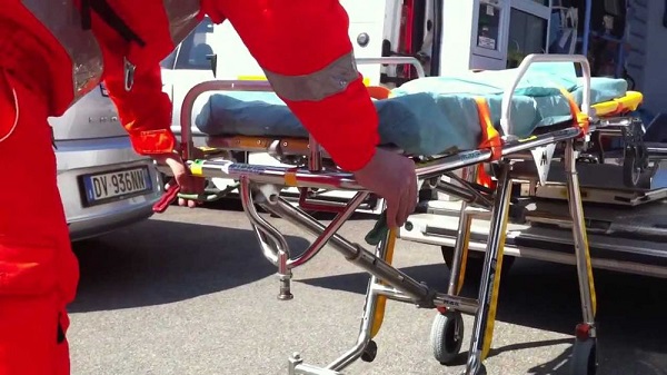 Ragazzo in bici colpito da un'auto, portato in ospedale - CasertaCE