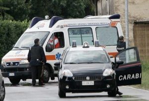 60enne muore in cucina, la sorella portata in ospedale. Difficoltà per i soccorritori ad entrare in casa - CasertaCE
