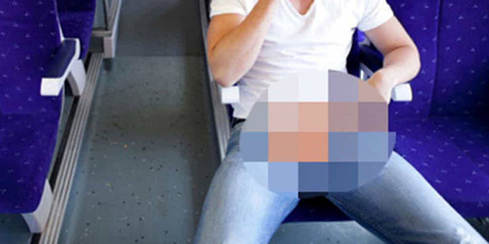 57enne si masturba davanti a una donna sul treno Caserta-Napoli - CasertaCE