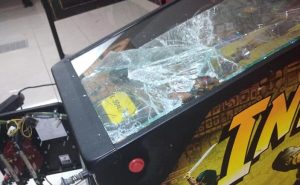 VIDEO E FOTO. Ladri scatenati: portano via slot machine, denaro e distruggono il bar - CasertaCe