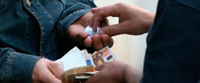 Beccato con la droga in casa, arrestato spacciatore giovanissimo - CasertaCE