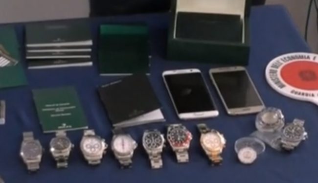 Un giro di orologi di lusso "pezzotti" da migliaia di euro. E' stata fissata la prima data del processo