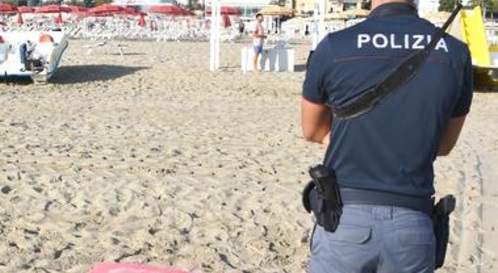 CASERTACE - Picchia la ex fidanzata in spiaggia e le sfregia il volto. Arrestato 27enne
