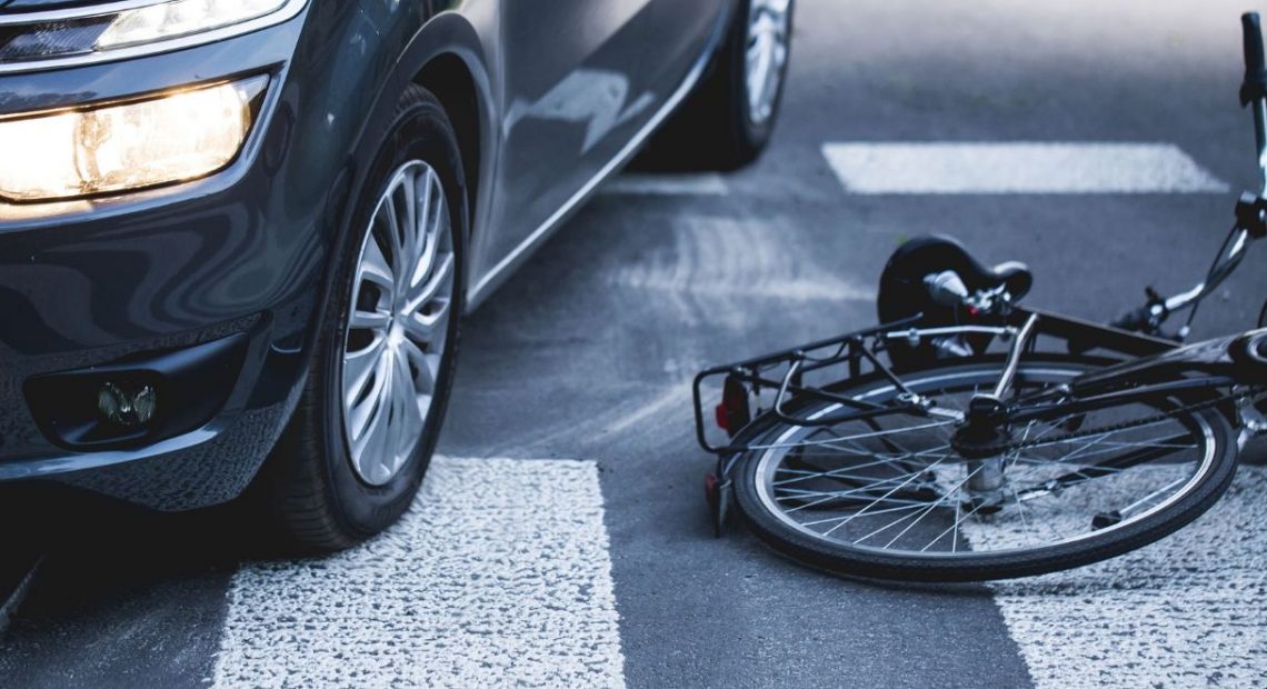Preso in pieno da un'auto: giovane ciclista finisce in ospedale - CasertaCE