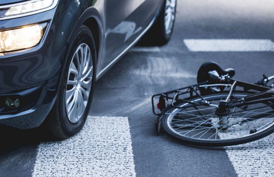 Preso in pieno da un'auto: giovane ciclista finisce in ospedale - CasertaCE