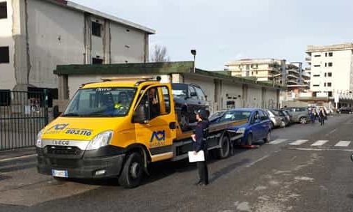 In auto senza patente, vetture sequestrate e 30 mila euro di multa fuori scuola - CasertaCE