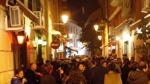 CASERTACE - CASERTA. Vinta la prima prova, il bar di via Ferrante riapre per il brindisi di NATALE