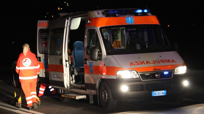 Si schianta con l'auto mentre torna a casa, nella notte ragazza ferita finisce in ospedale - CasertaCE