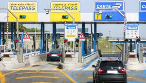 S. MARIA C.V. Si accodava ai veicoli col Telepass, 37enne "spilla" 10mila euro di pedaggi ad Autostrada s.p.a.