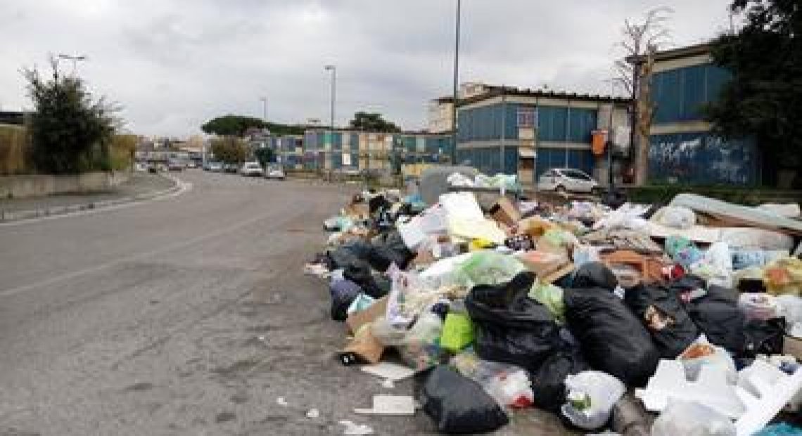 CASERTACE - Denunciati due uomini di MARCIANISE per sversamento di rifiuti speciali, camion sequestrato