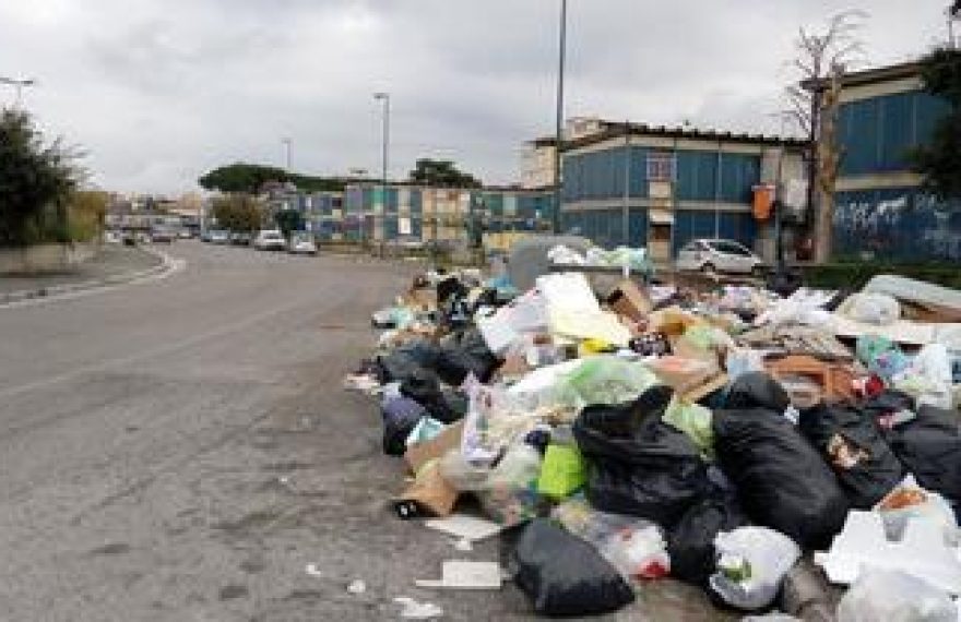 CASERTACE - Denunciati due uomini di MARCIANISE per sversamento di rifiuti speciali, camion sequestrato