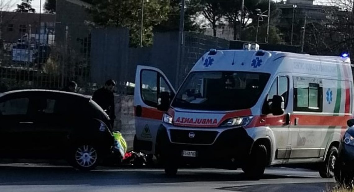 CASERTACE - LA FOTO. CASERTA. Ciclista ferito dopo la caduta al sottopasso di Viale Lincoln