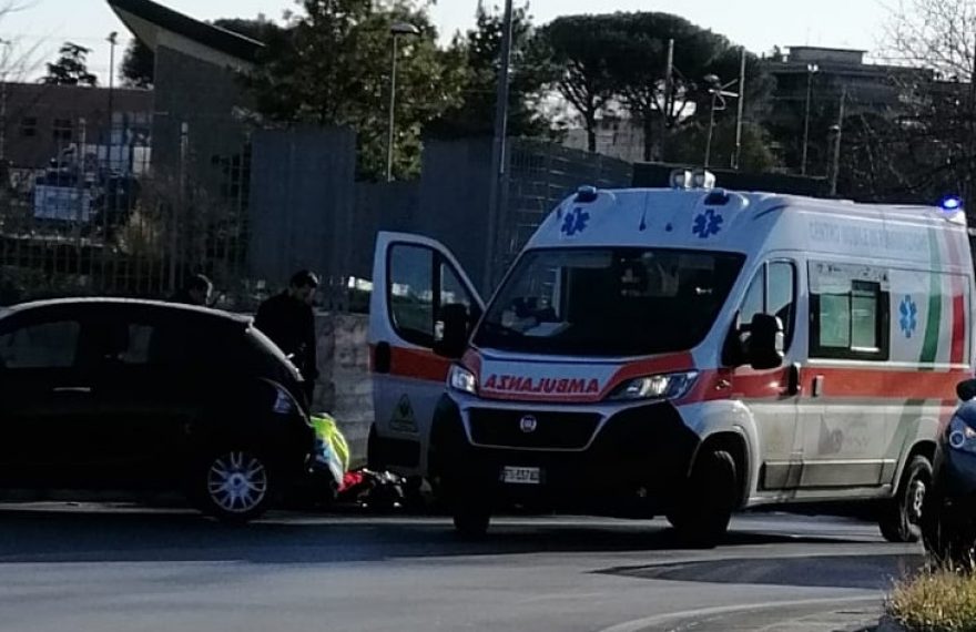 CASERTACE - LA FOTO. CASERTA. Ciclista ferito dopo la caduta al sottopasso di Viale Lincoln