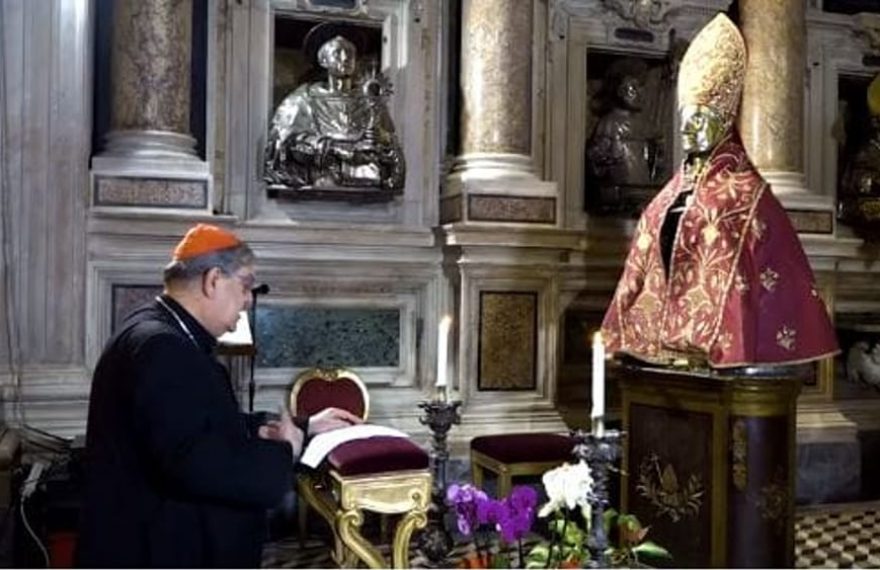 CASERTACE - GUARDA IL VIDEO. CORONAVIRUS. La preghiera del cardinale Sepe davanti alla statua di San Gennaro