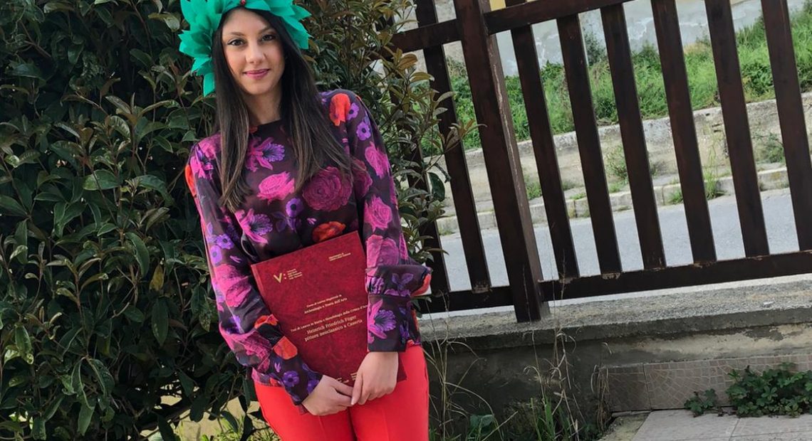 CASERTACE - LE FOTO. Laurearsi ai tempi del CORONAVIRUS... E la storia di Alessia: una laurea da 110 e Lode nel salotto di casa
