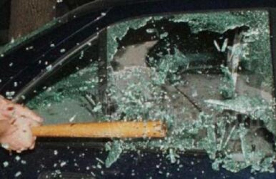 CASERTACE - Dopo la lite distrugge l'auto del rivale, condannato 70enne