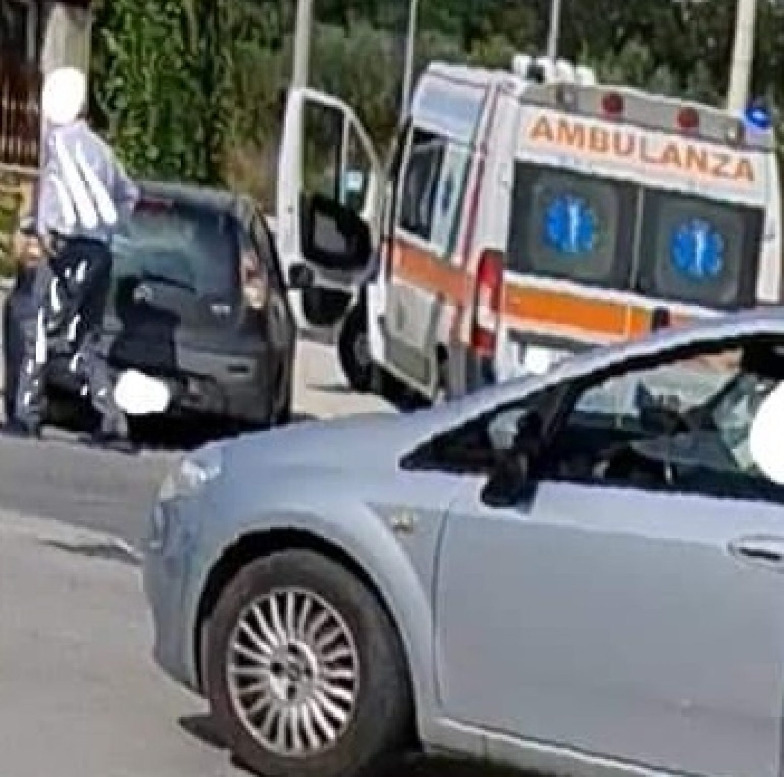 LE FOTO. Brutto incidente in via Santa Maria Capua Vetere. Un ferito