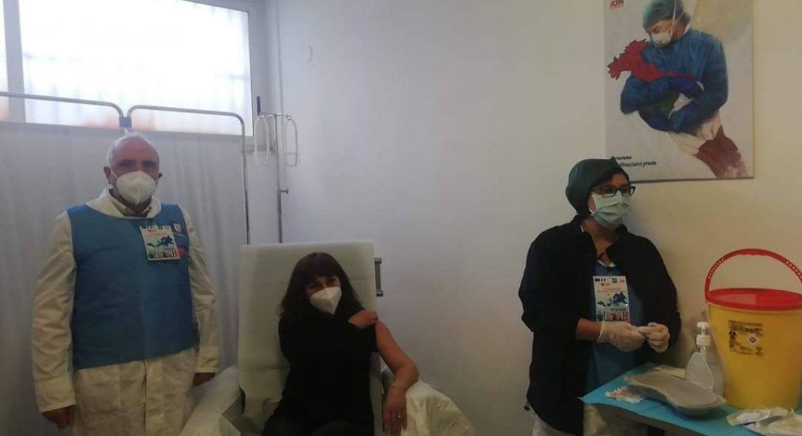 LE FOTO. VACCINO A CASERTA. Ecco la prima iniezione anti-covid all'ospedale - CasertaCE