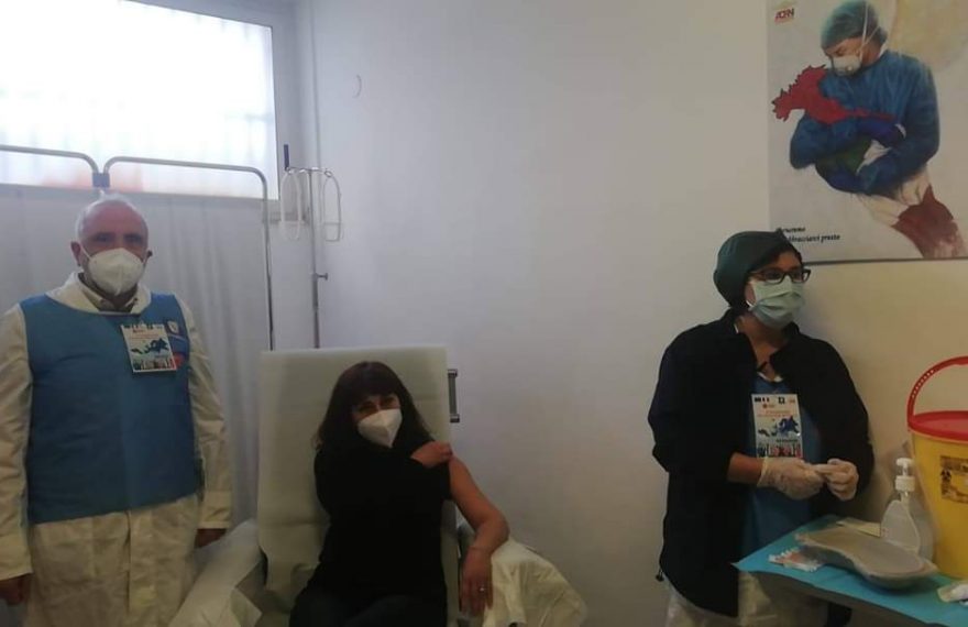 LE FOTO. VACCINO A CASERTA. Ecco la prima iniezione anti-covid all'ospedale - CasertaCE