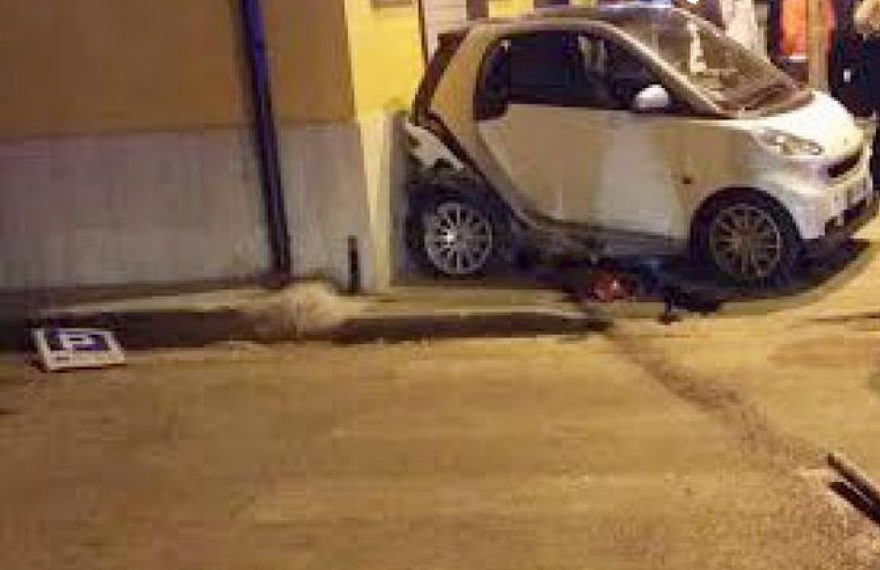 AVERSA. Paura in via Cimarosa: auto contro muro, feriti due ragazzi - CasertaCE