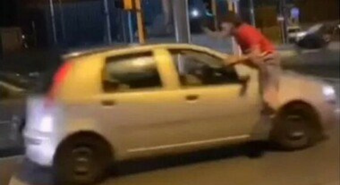Ragazzini si lanciano su auto, allarme anche a CASERTA per nuova sfida su Tik Tok - CasertaCE