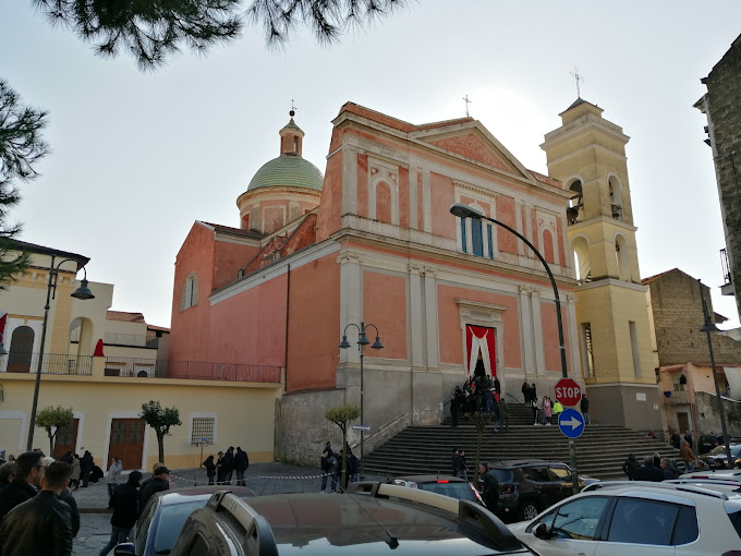 facciata chiesa rosa