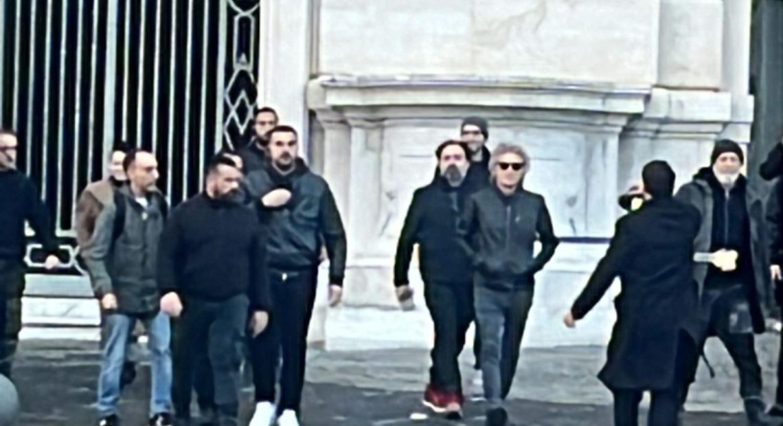 Esclusiva Luciano Ligabue Far Un Concerto Davanti Alla Reggia Di